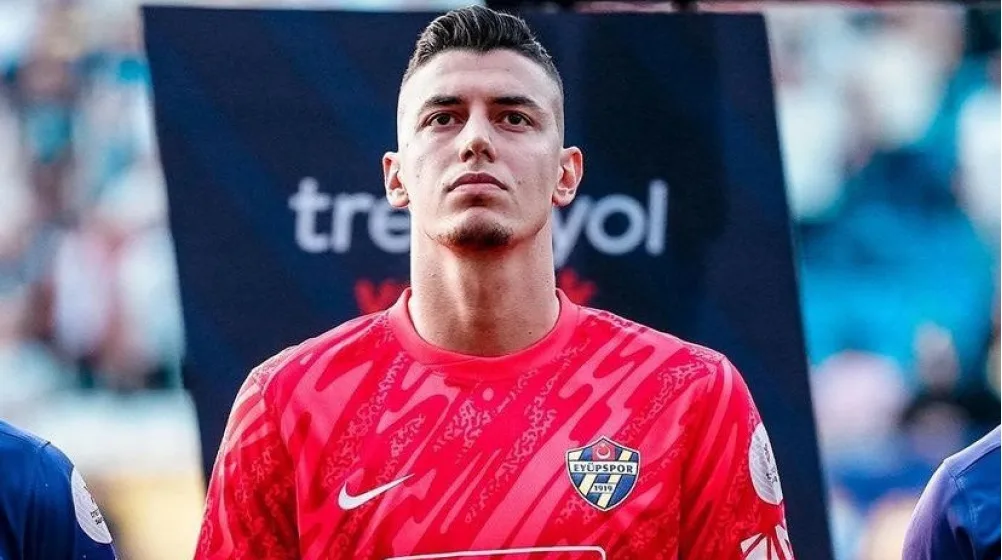 Berke Özer’in Transfer Serüveni: Türk Futbolunun Yükselen Kalecisinin Yeni Rotası 2025