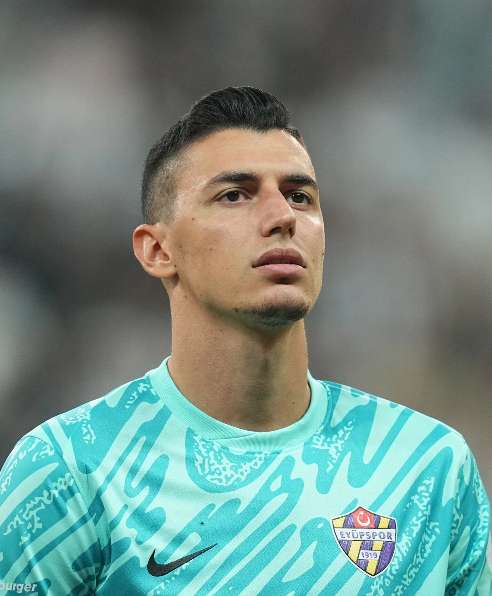 Berke Özer’in Transfer Serüveni: Türk Futbolunun Yükselen Kalecisinin Yeni Rotası 2025 Berke Özer’in Transfer Serüveni: Türk Futbolunun Yükselen Kalecisinin Yeni Rotası 2025
